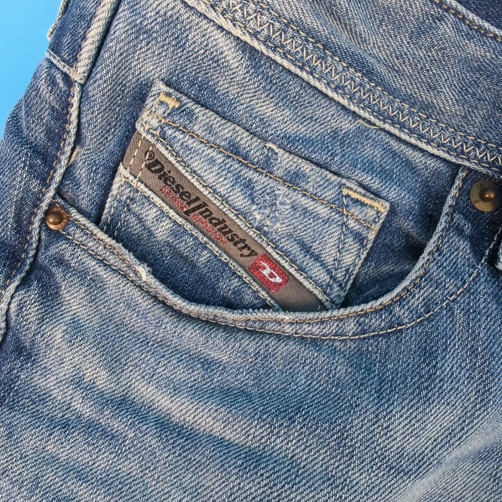 Diesel Lowky Regular-Straight Low Waist Jeans Wash 0810N Blue W27 L32 - Picture 4 of 16